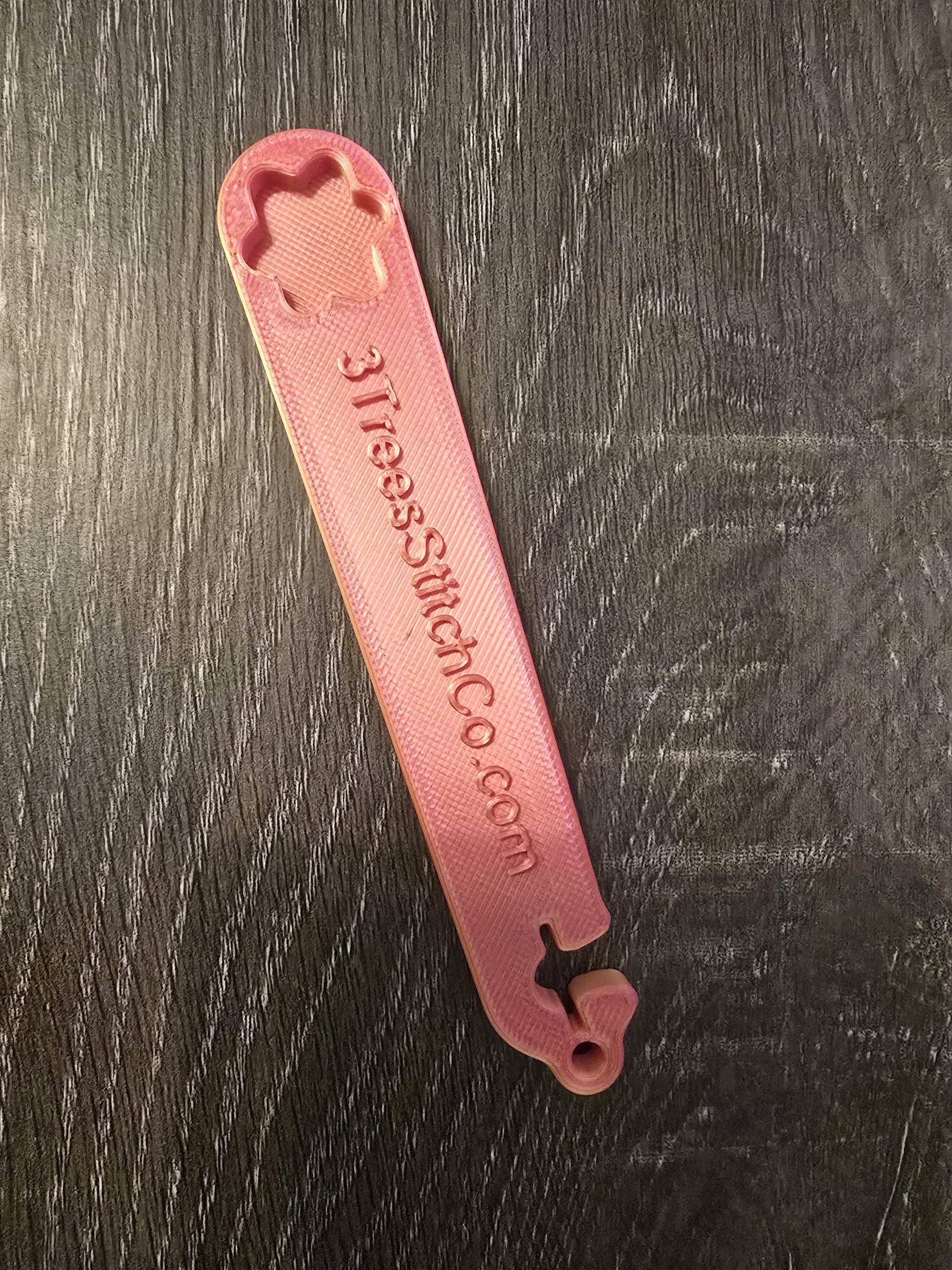 Enfit & Oxygen Wrench Keychain – Multi-Tool for Tube Feeding and Oxygen Tanks